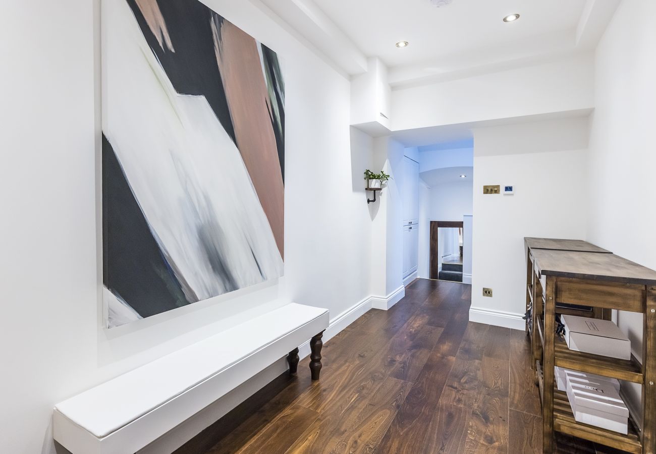 Apartment in London - Kensington - Stunning - Three Bedroom (Three Bathroom) Apartment