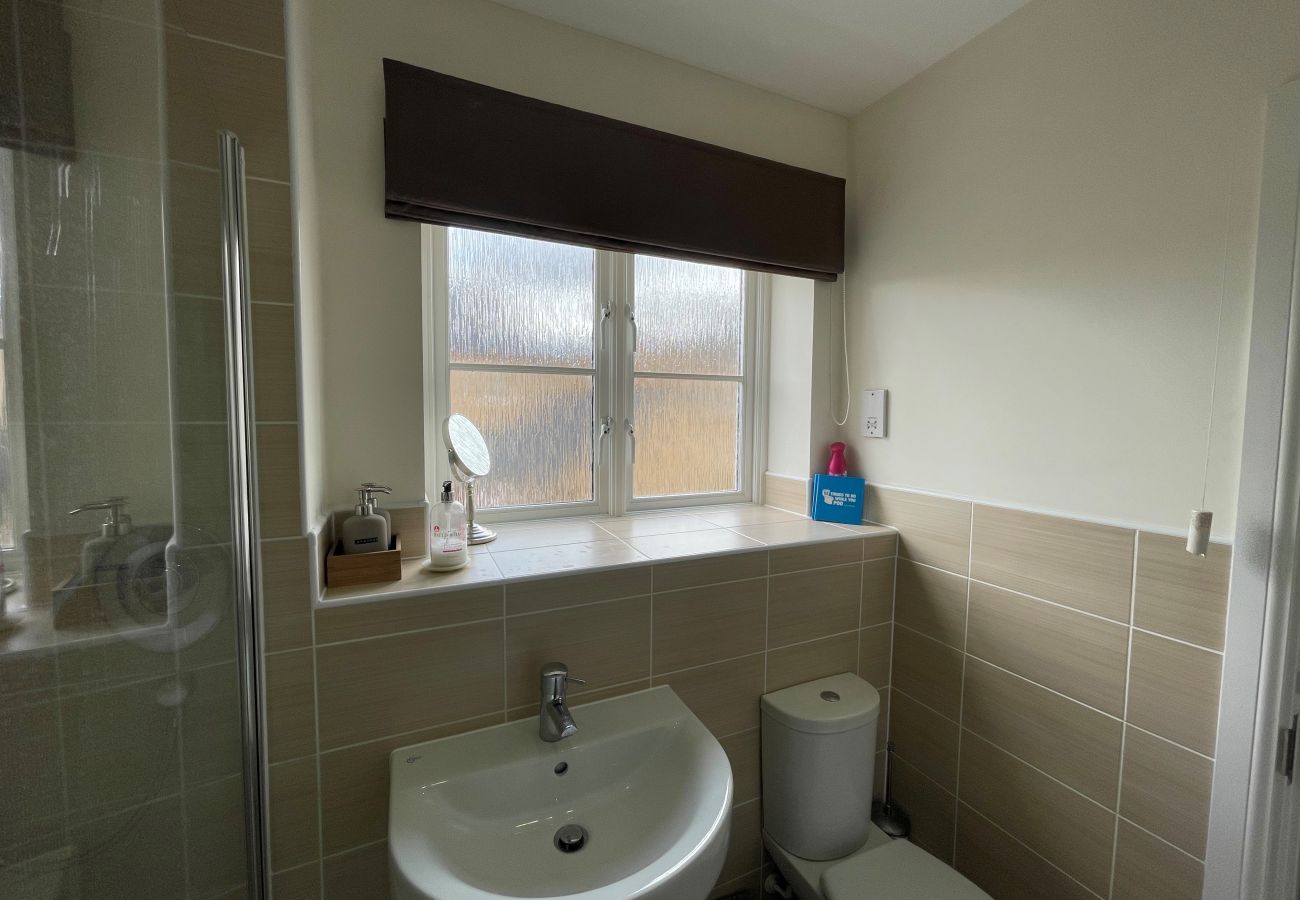 Apartment in Addlestone - Addlestone - Stylish / Modern - Two Bedroom (Two Bathroom) Apartment 