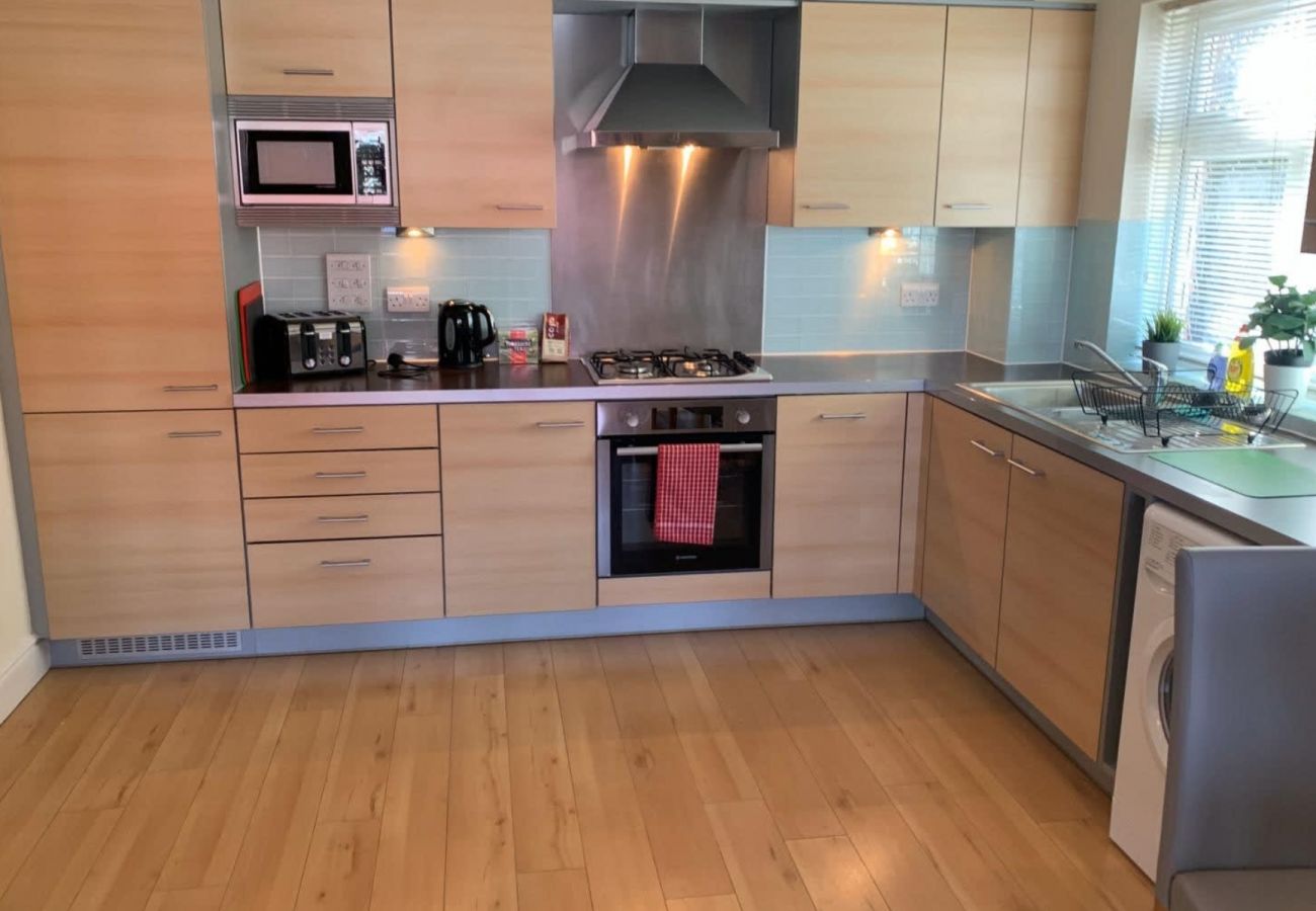 Apartment in Addlestone - Addlestone - Stylish / Modern - Two Bedroom (Two Bathroom) Apartment 