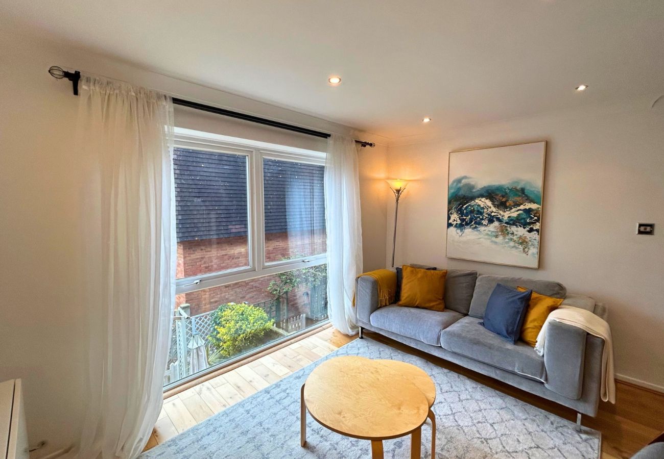 House in London - London Putney: Exquisite, Spacious, Four Bed (Two Bath) House