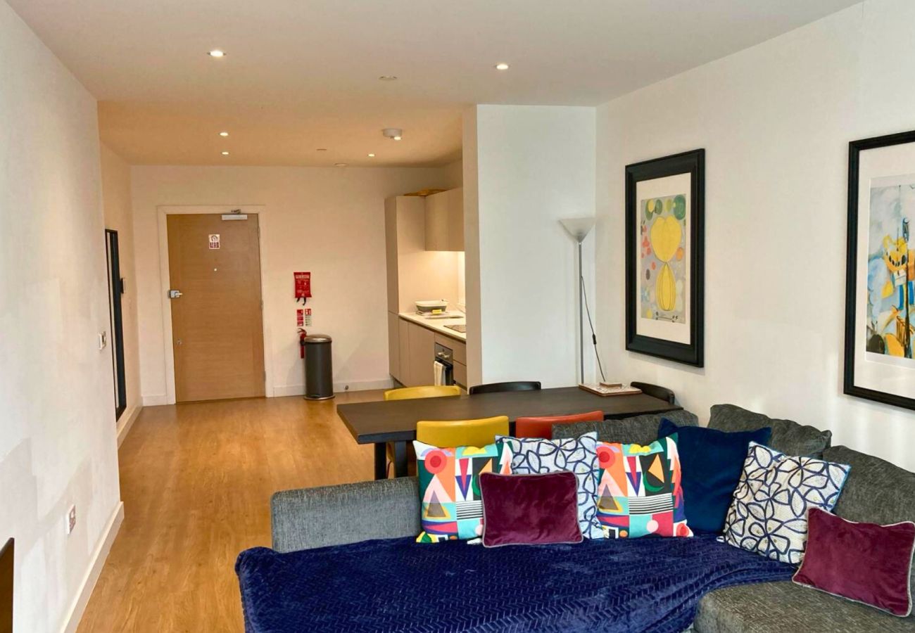 Apartment in Bracknell - Bracknell Stunning, Two Bedroom (Two Bath) Apartment with Spectacular Views 