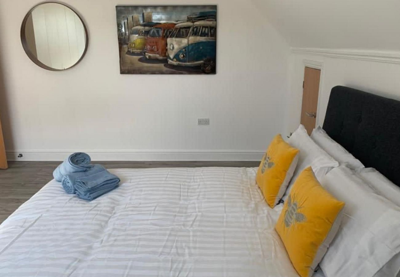 Apartment in Maidenhead - Maidenhead - Stunning, Spacious - Three Bedrooms (Two Bath) Apartment 