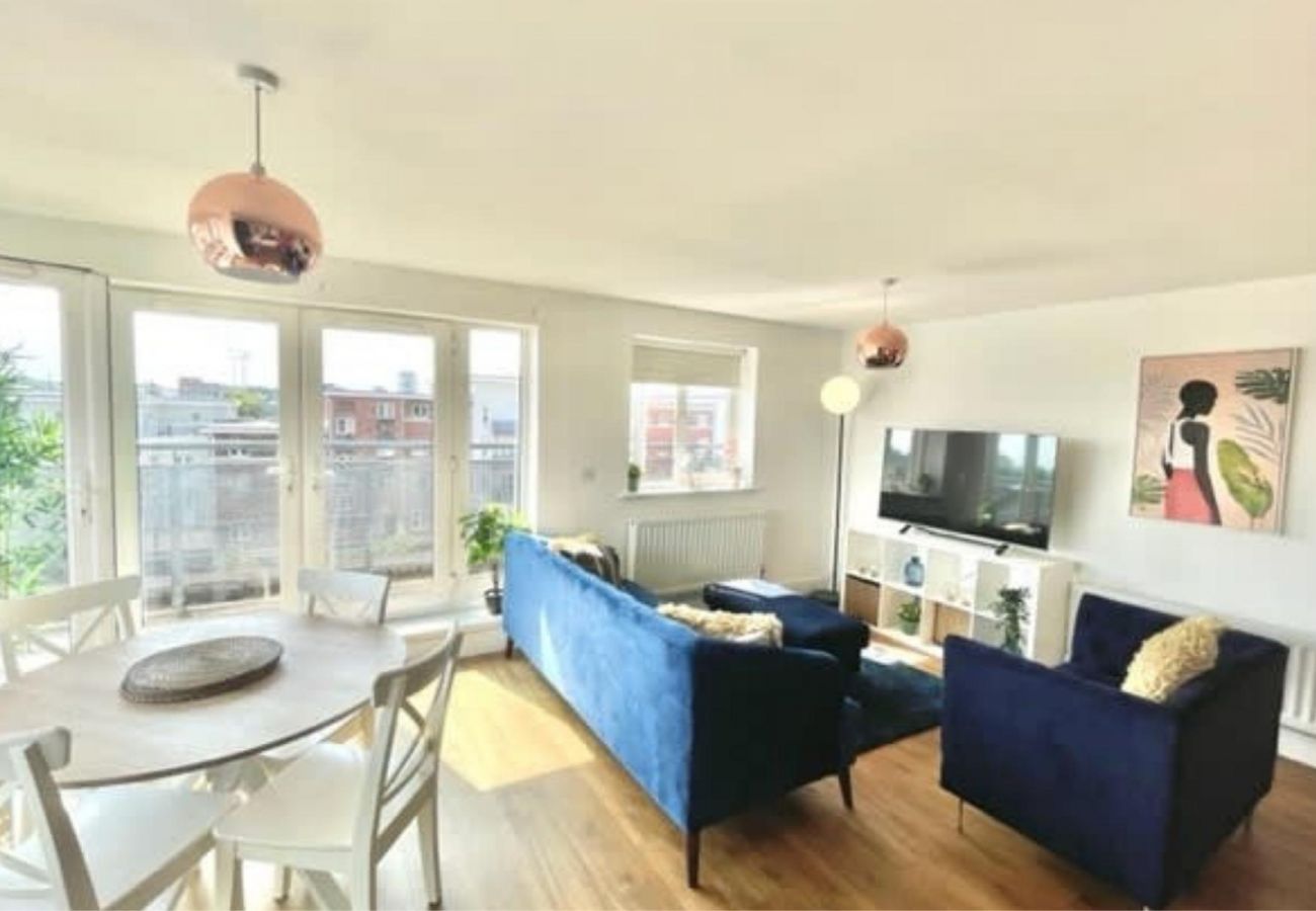 Apartment in Maidenhead - Maidenhead - Stunning, Spacious - Three Bedrooms (Two Bath) Apartment 