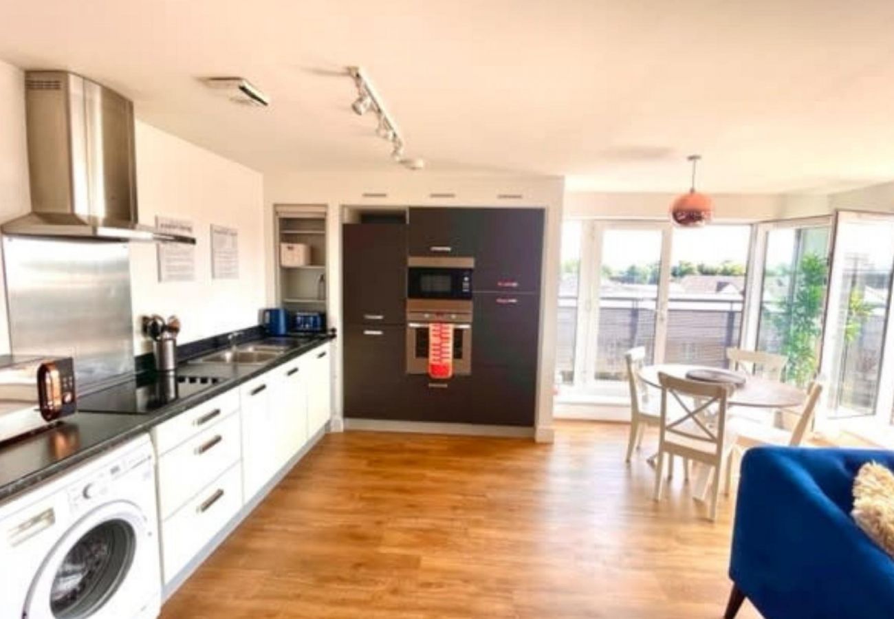 Apartment in Maidenhead - Maidenhead - Stunning, Spacious - Three Bedrooms (Two Bath) Apartment 