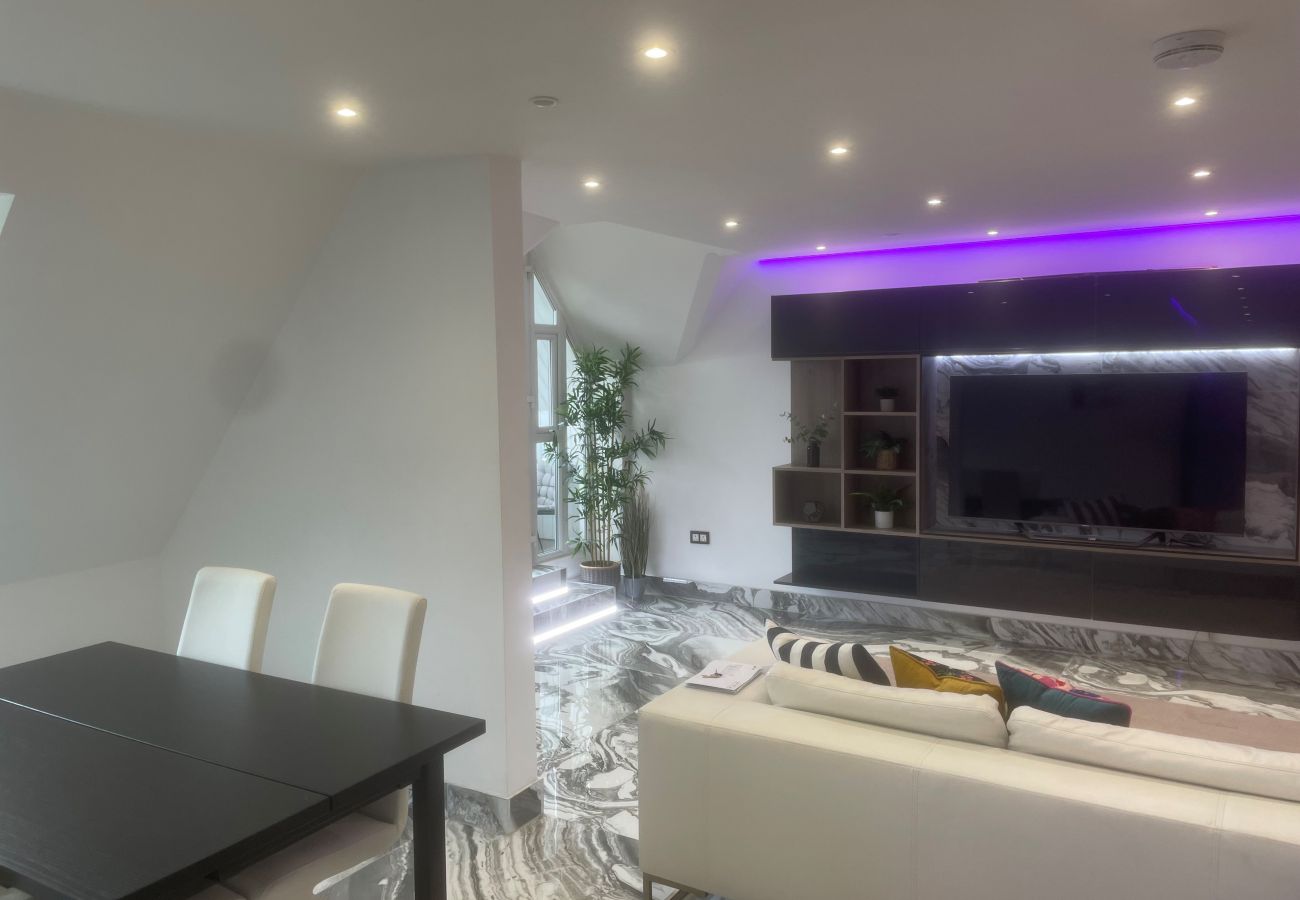 Apartment in Maidenhead - Maidenhead Fabulous Stylish Two Bedroom Penthouse 