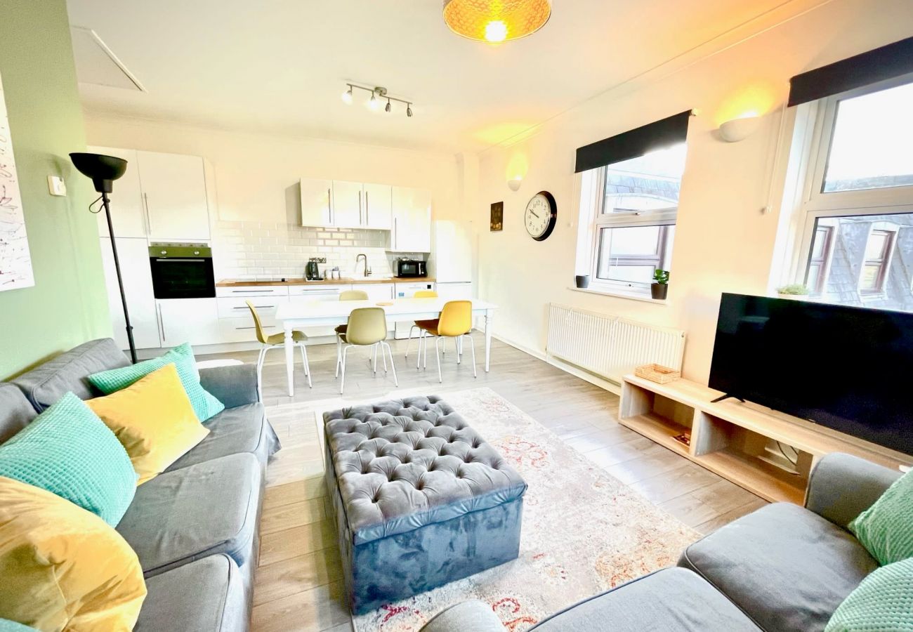 Apartment in Wokingham - Wokingham Spectacular, Stunning Four Bedroom Townhouse 