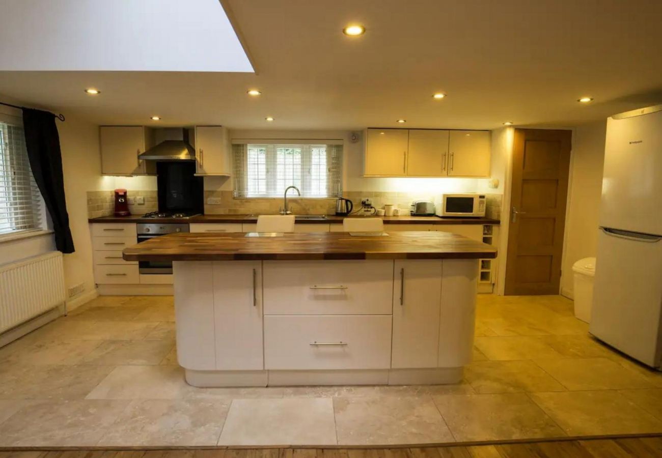 House in Wraysbury - Wraysbury, Picturesque, Stylish Four Bedroom Residentual Home 