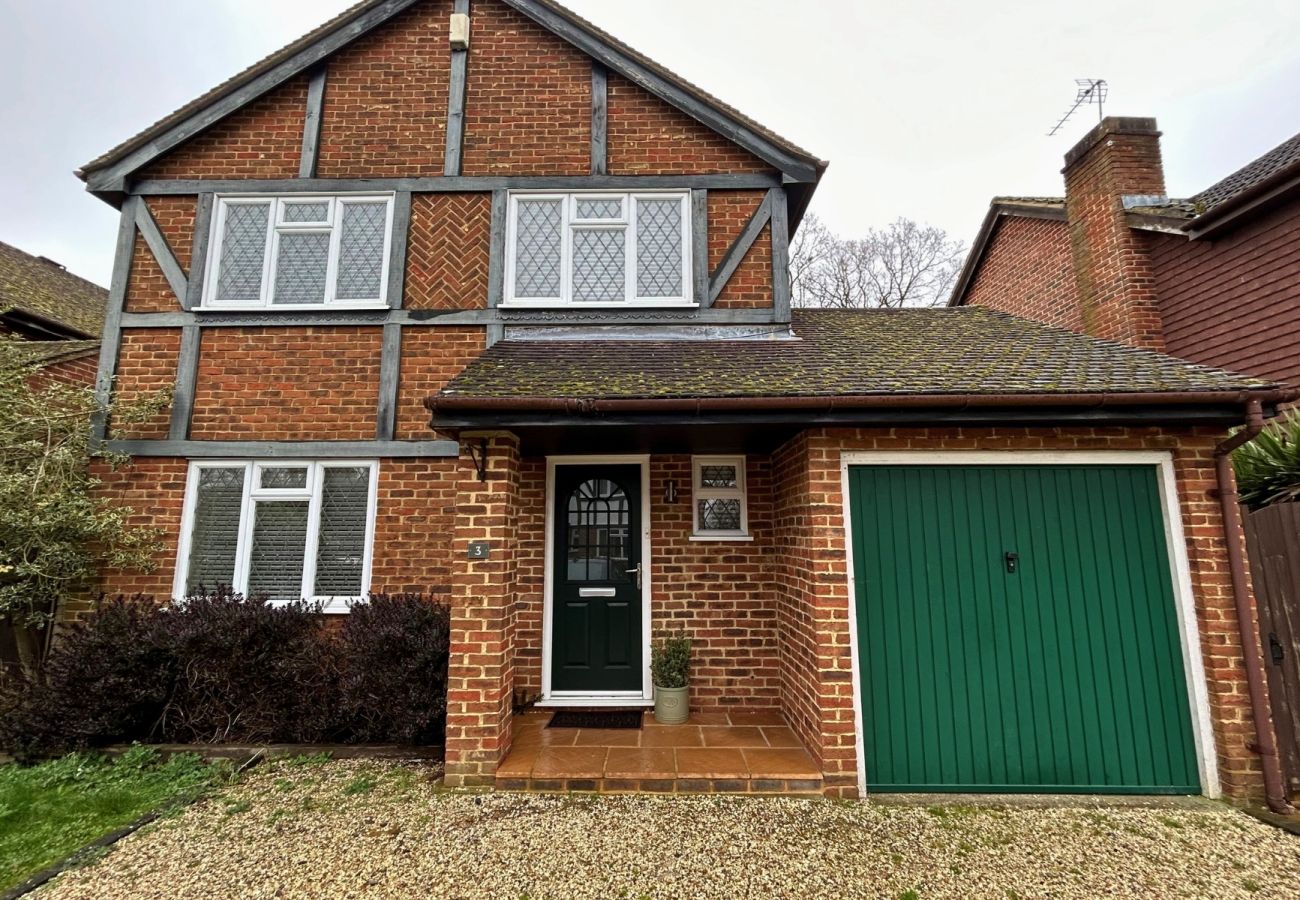 House in Binfield - Binfield: Spacious Spectacular Four Bedroom House 