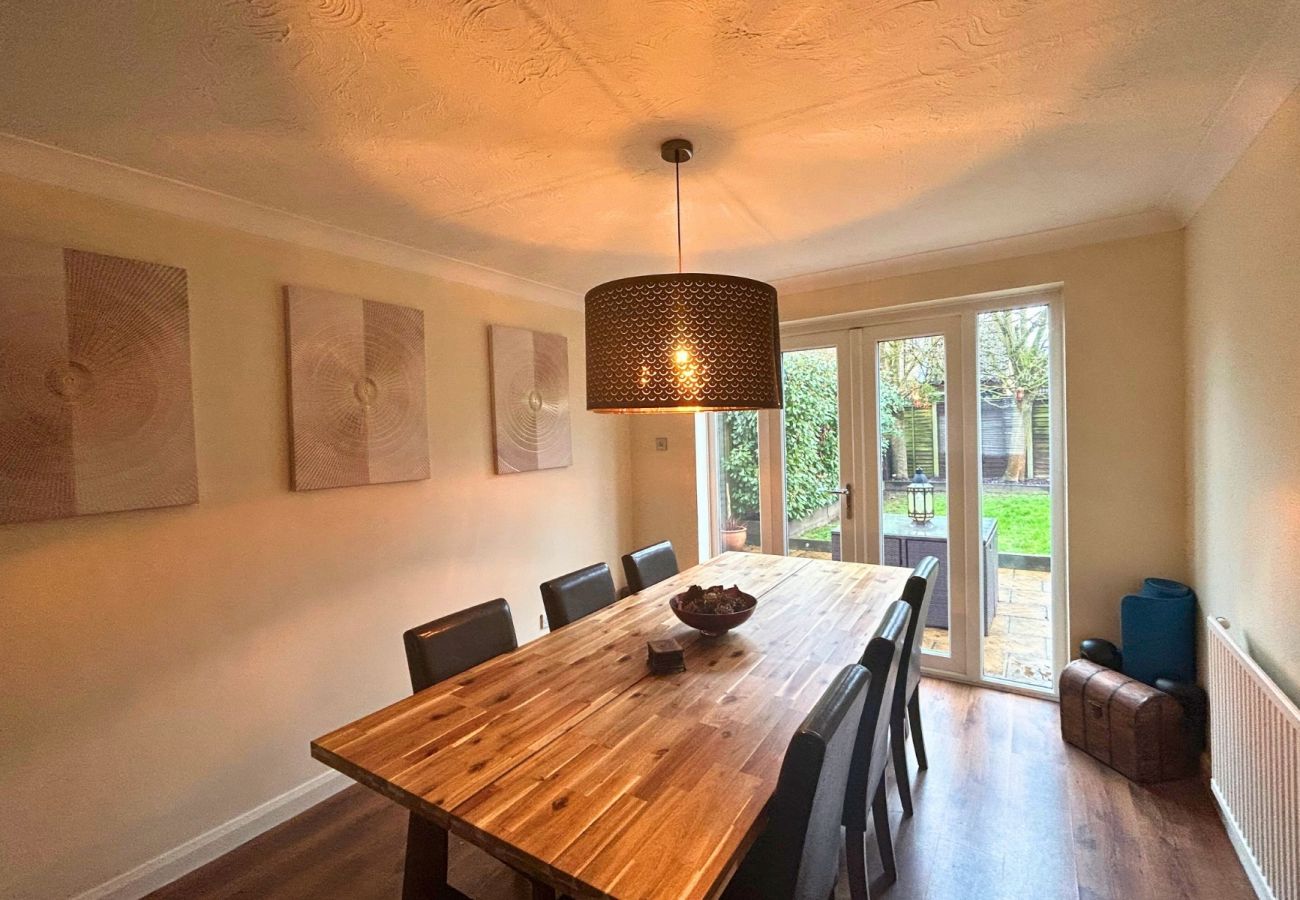 House in Binfield - Binfield: Spacious Spectacular Four Bedroom House 