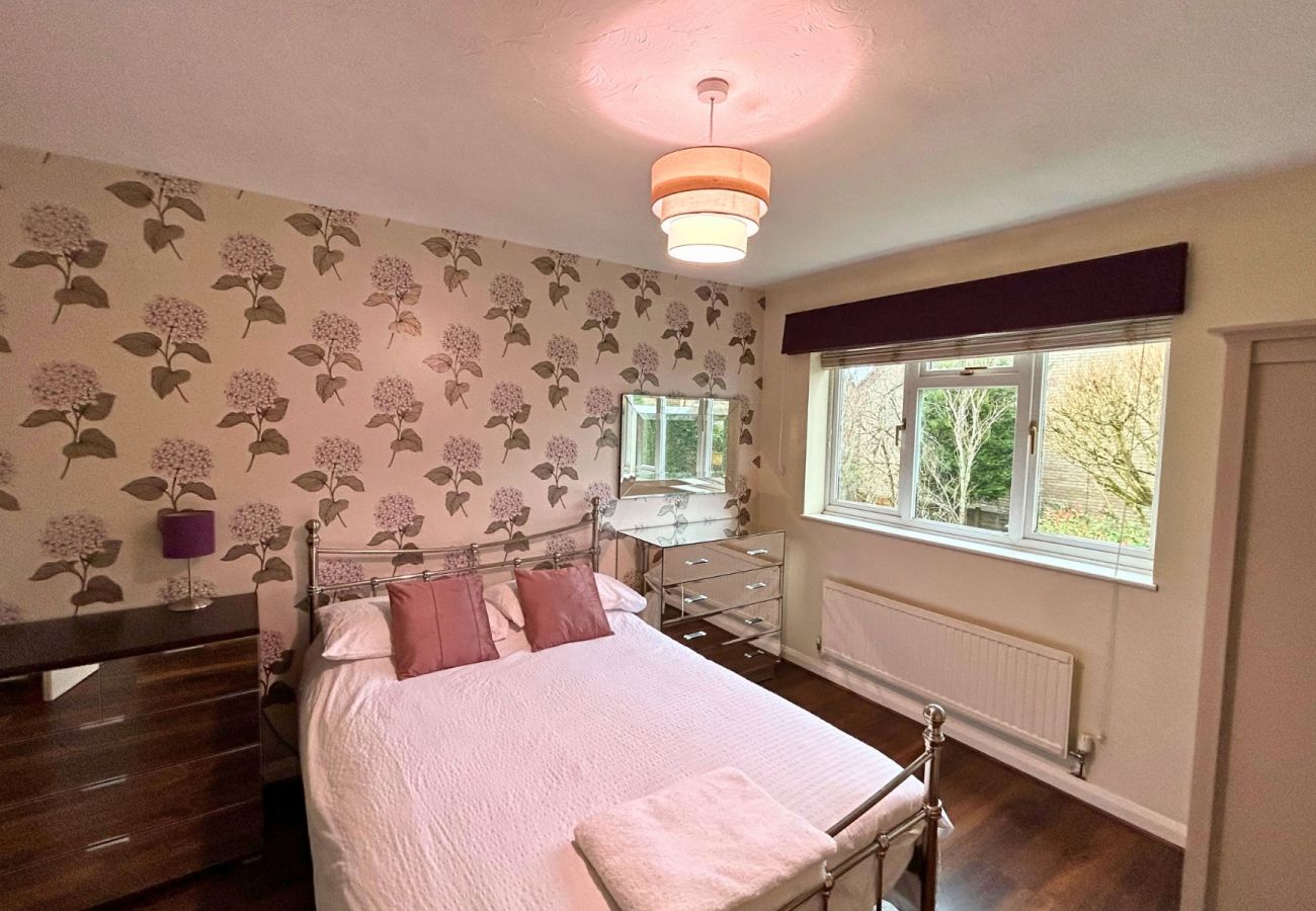 House in Binfield - Binfield: Spacious Spectacular Four Bedroom House 