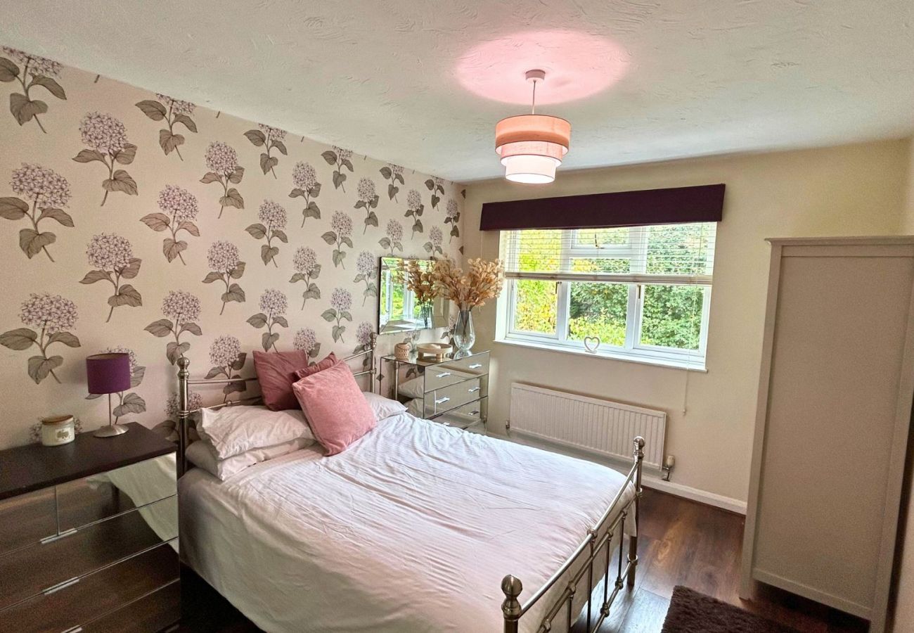 House in Binfield - Binfield: Spacious Spectacular Four Bedroom House 