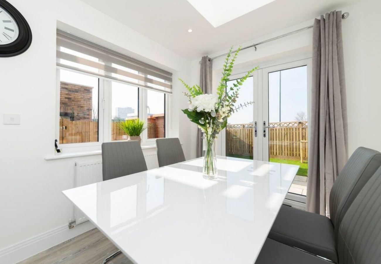 House in Bracknell - Bracknell, Stunning, Modern Three Bedroom House 