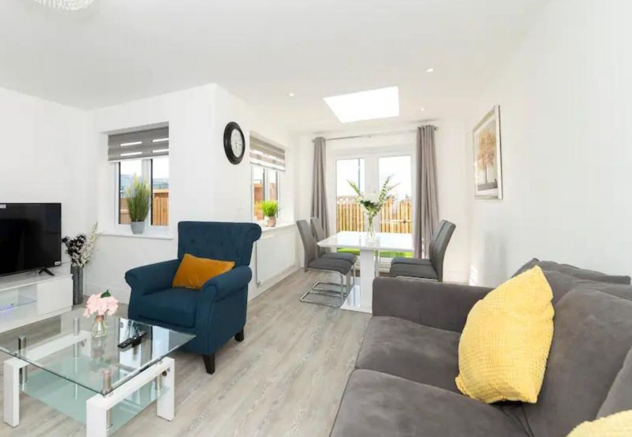 House in Bracknell - Bracknell, Stunning, Modern Three Bedroom House 