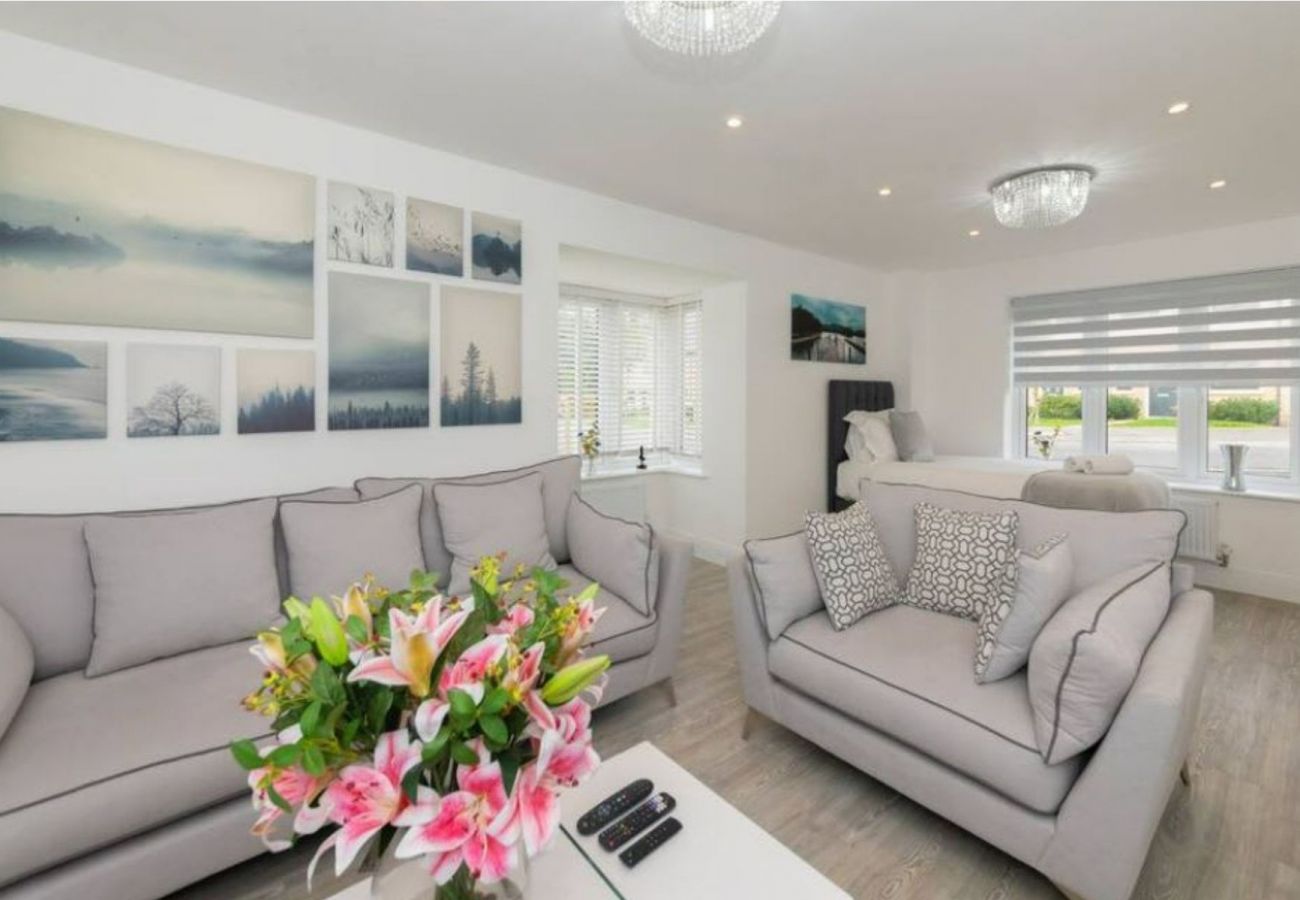 House in Bracknell - Bracknell, Luxurious Three Bedroom House 