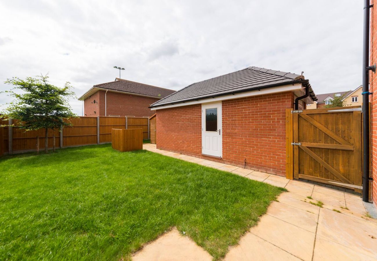 House in Langley - Langley, Spacious, Modern Three Bedroom Family Home 