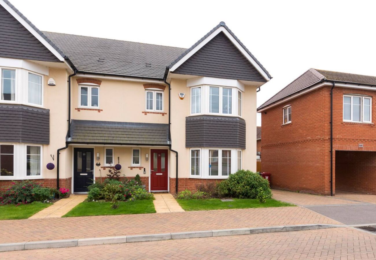 House in Langley - Langley, Spacious, Modern Three Bedroom Family Home 