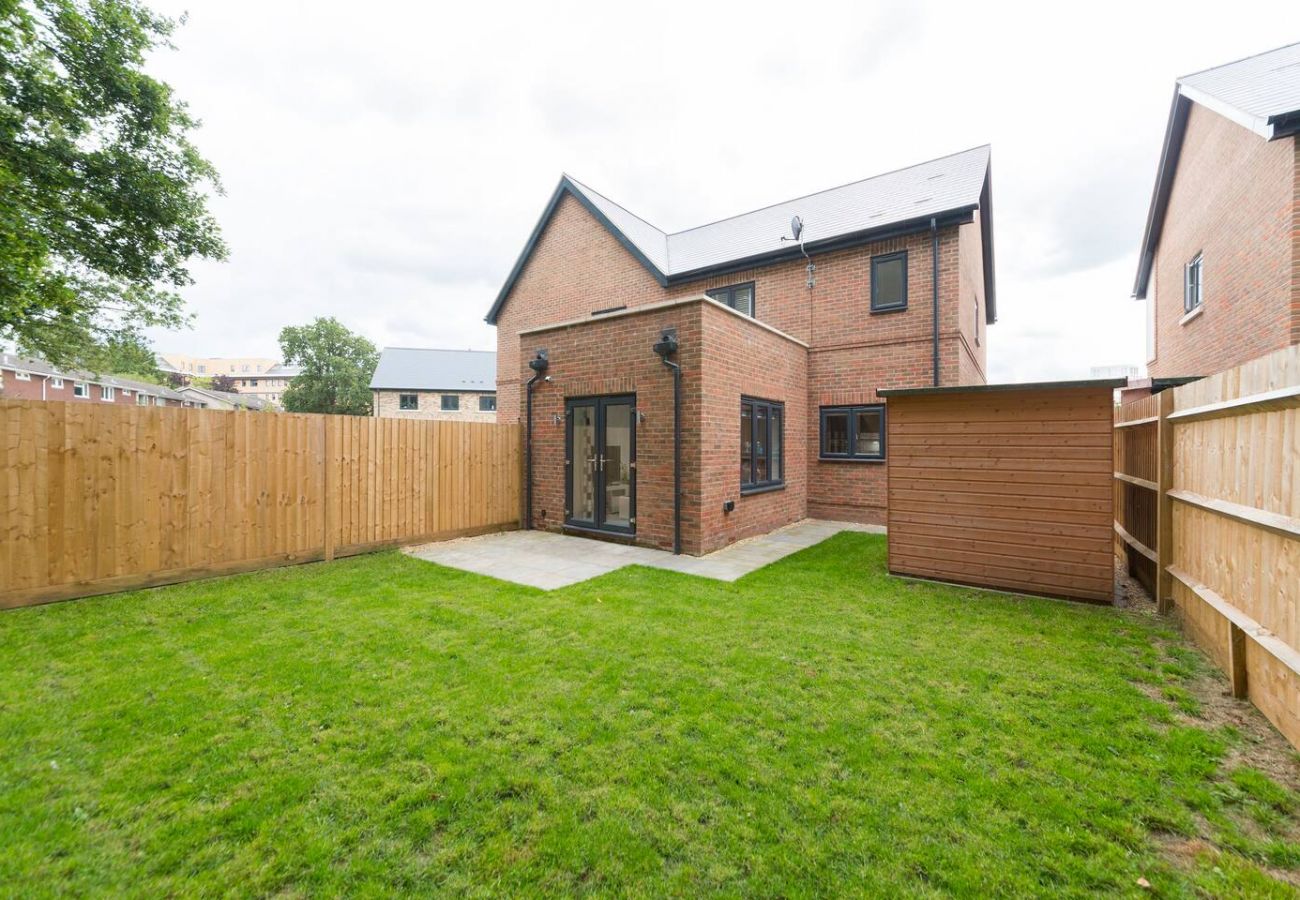 House in Bracknell - Bracknell, Spectacular, Modern Four Bedroom Family Home 