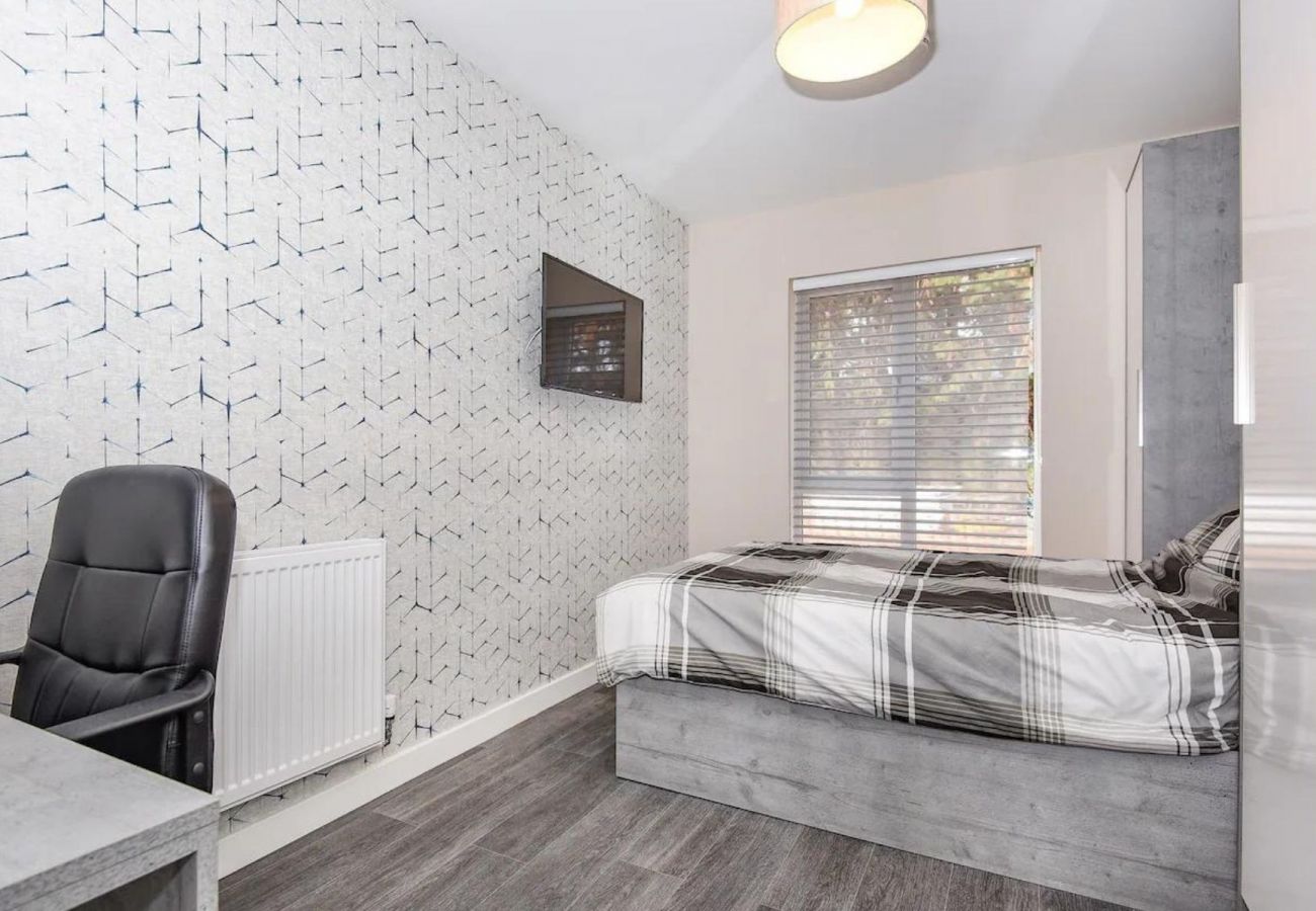 Apartment in Egham - Egham Stylish Modern Two Bedroom Apartment 