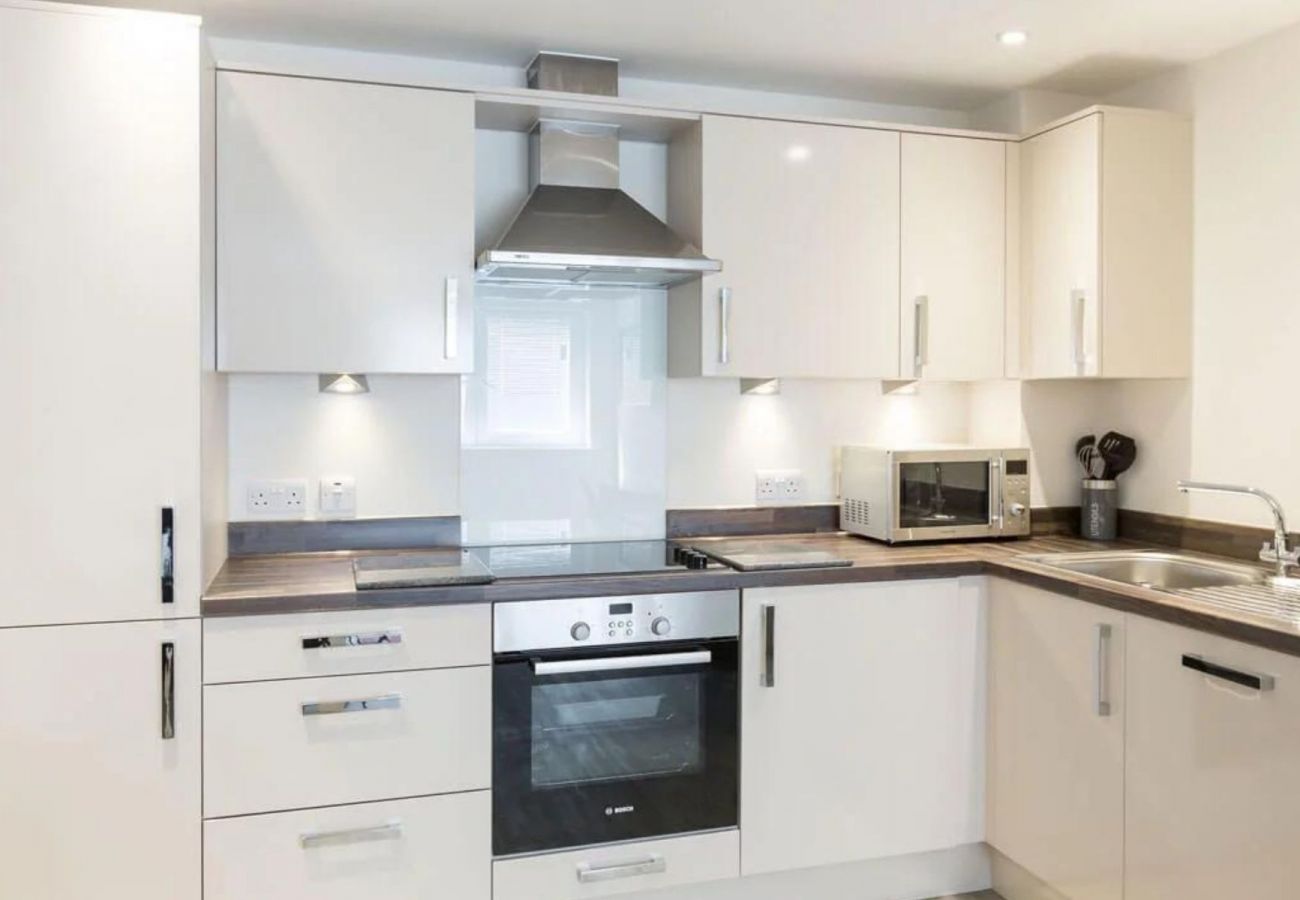 Aparthotel in Newbury - Newbury Stunning Three Bedroom Apartment 