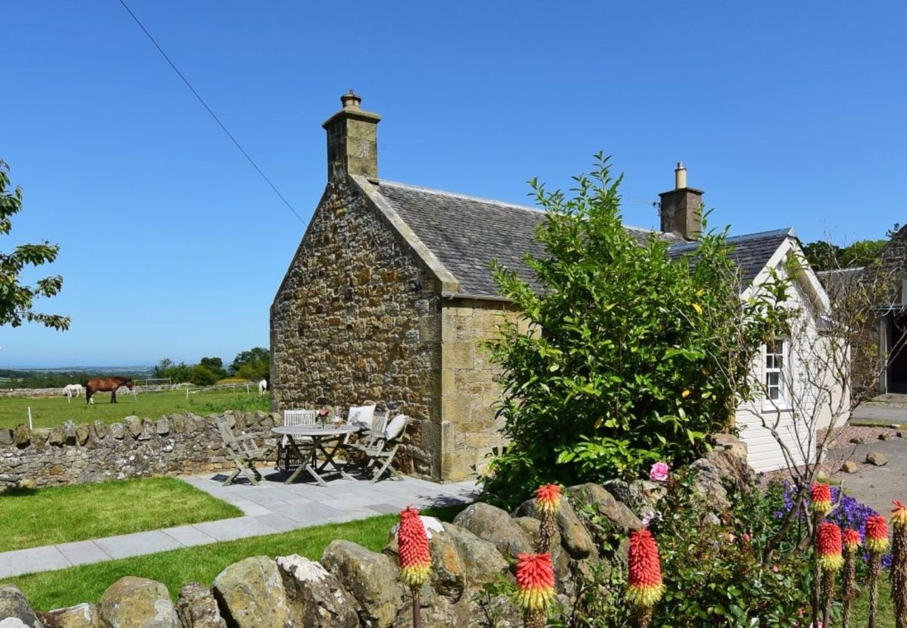 Cottage in Dalkeith - Dalkeith Charming Two Bedroom Cottage 