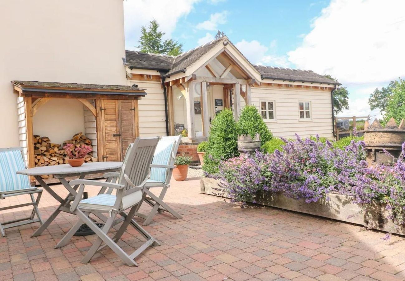 Cottage in Rugeley - Rugeley Gorgeous Three Bedroom Cottage 