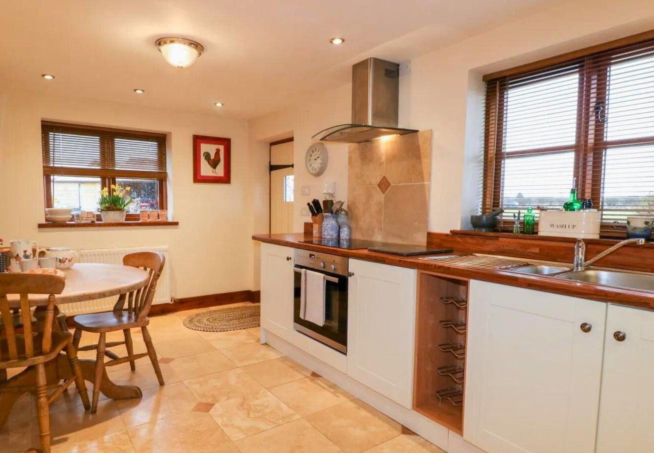 Cottage in Rugeley - Rugeley Gorgeous Three Bedroom Cottage 