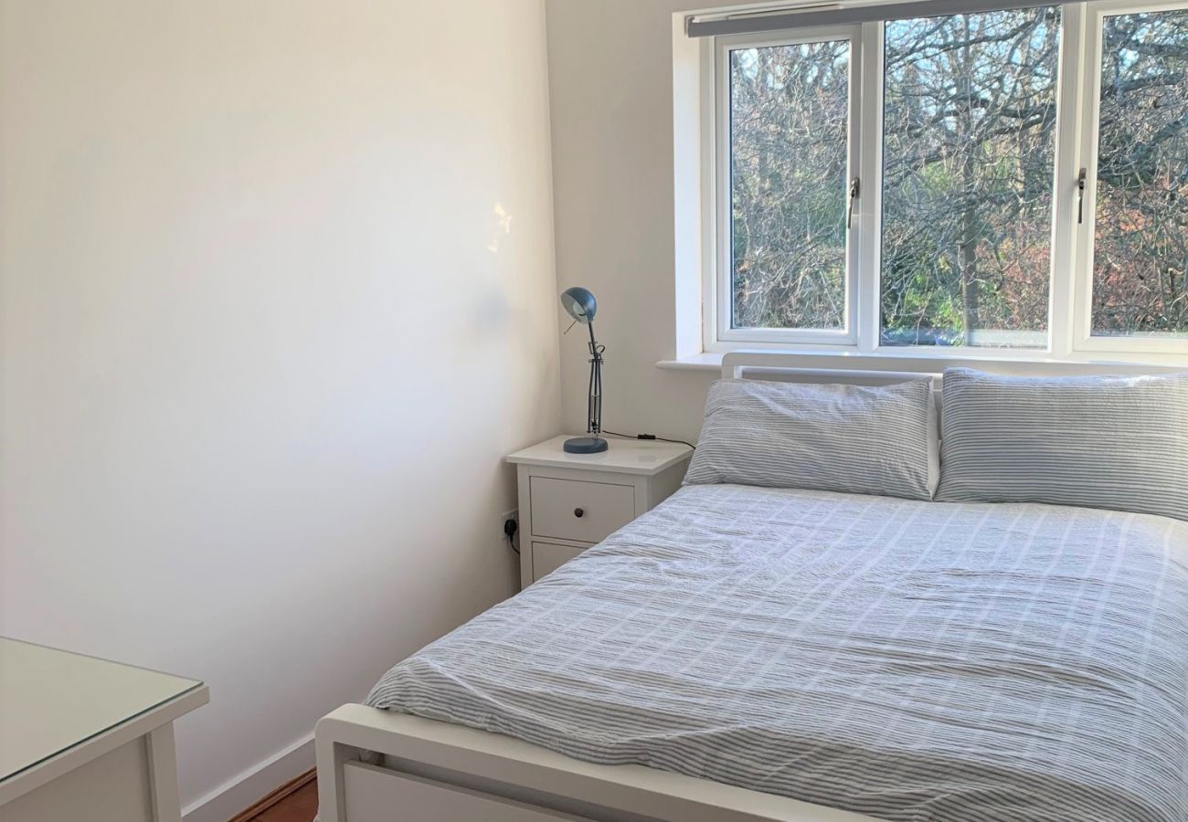 Apartment in Wokingham - Wokingham Contemporary Modern Two Bedroom Apartment 