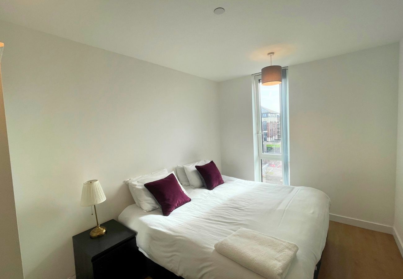 Apartment in Bracknell - Bracknell RWH Spectacular Two Bedroom Apartment