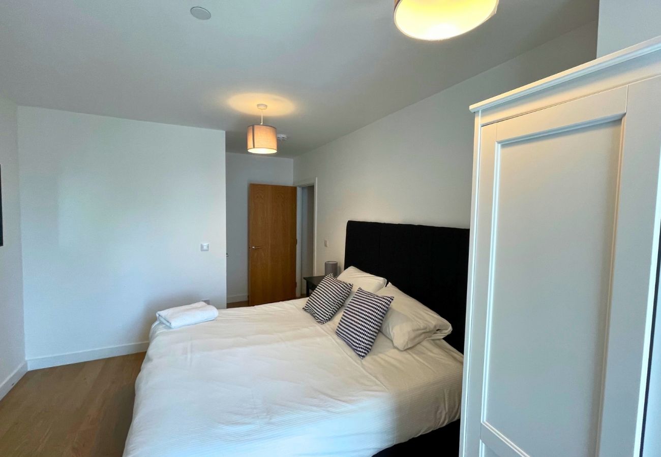 Apartment in Bracknell - Bracknell RWH Spectacular Two Bedroom Apartment