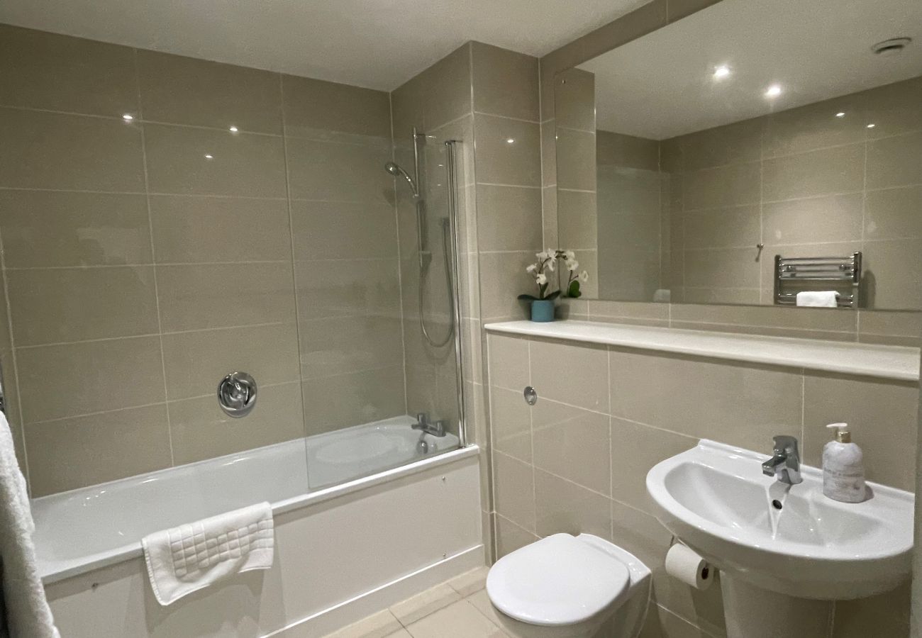 Apartment in Bracknell - Bracknell Gorgeous Modern Two Bedroom Apartment 