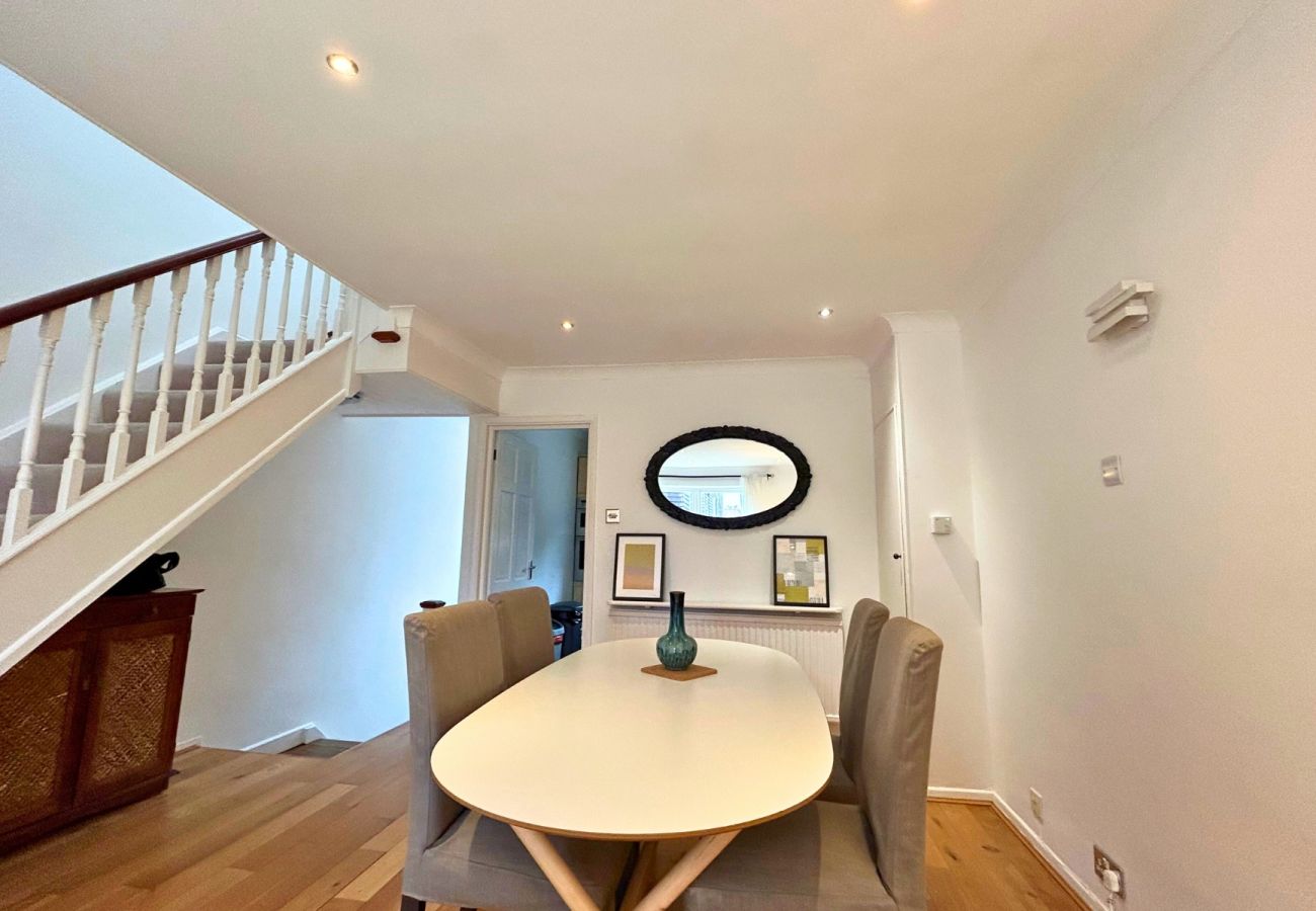 House in London - London Putney Gorgeous Three Bedroom House