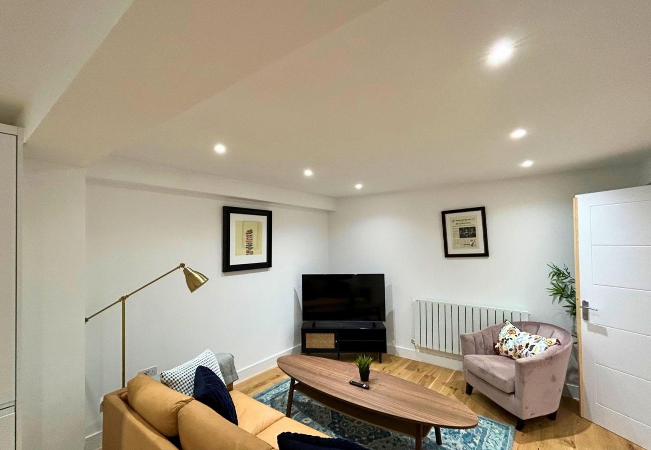 Apartment in Mitcham Junction - London Mitcham Spectacular Five Bedroom Apartment 