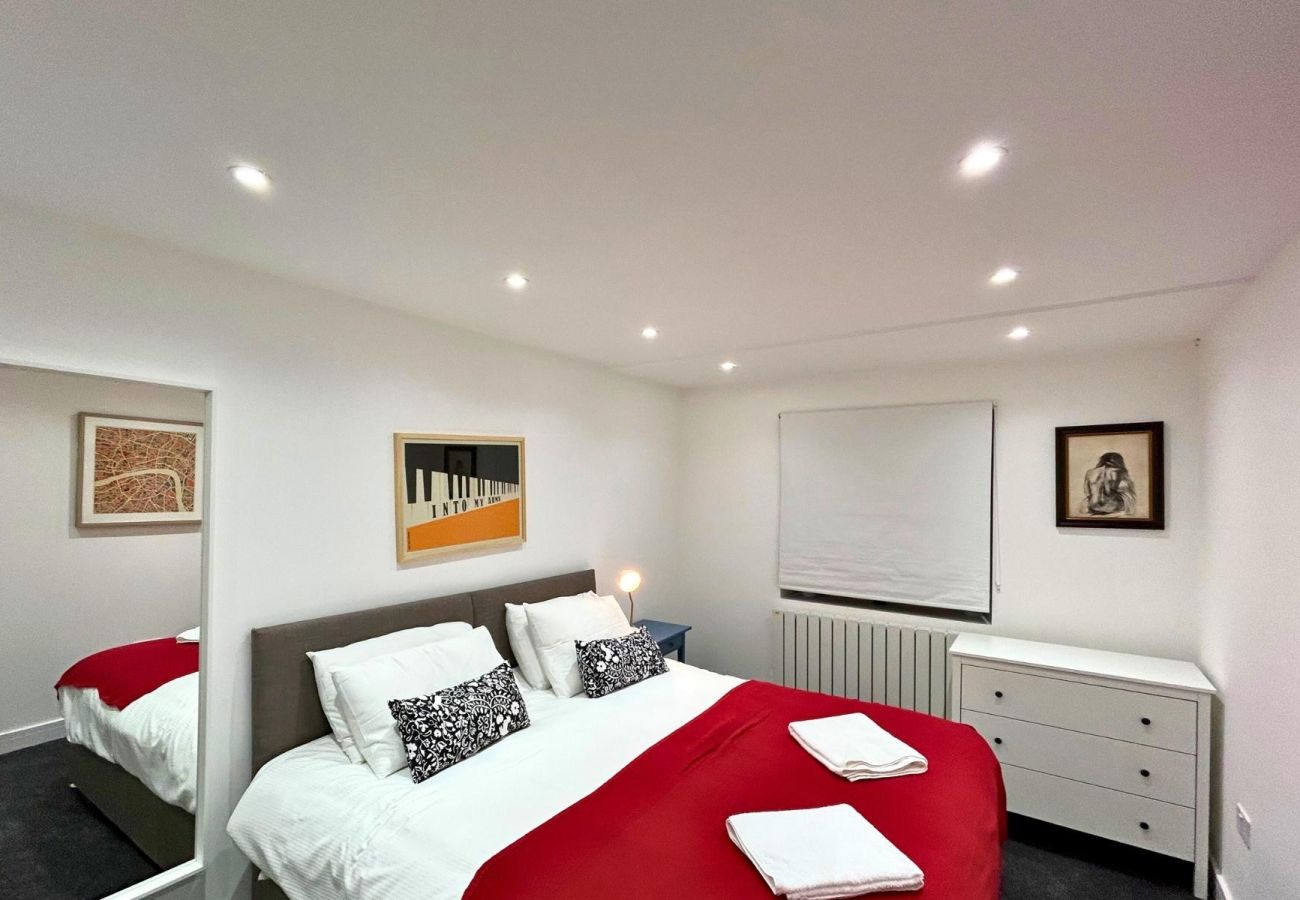 Apartment in Mitcham Junction - London Mitcham Spectacular Five Bedroom Apartment 