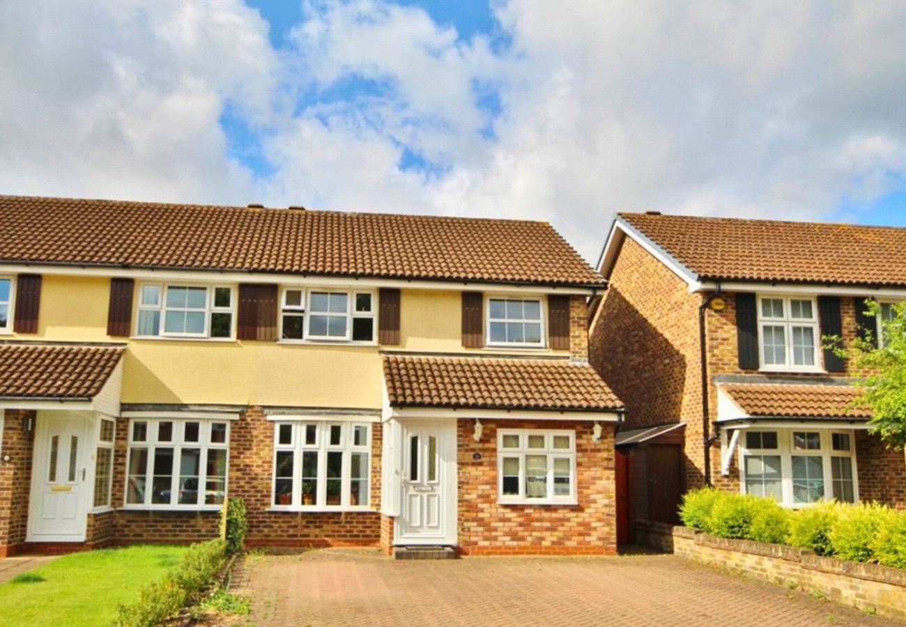 House in Addlestone - Addlestone Gorgeous Three Bedroom House 