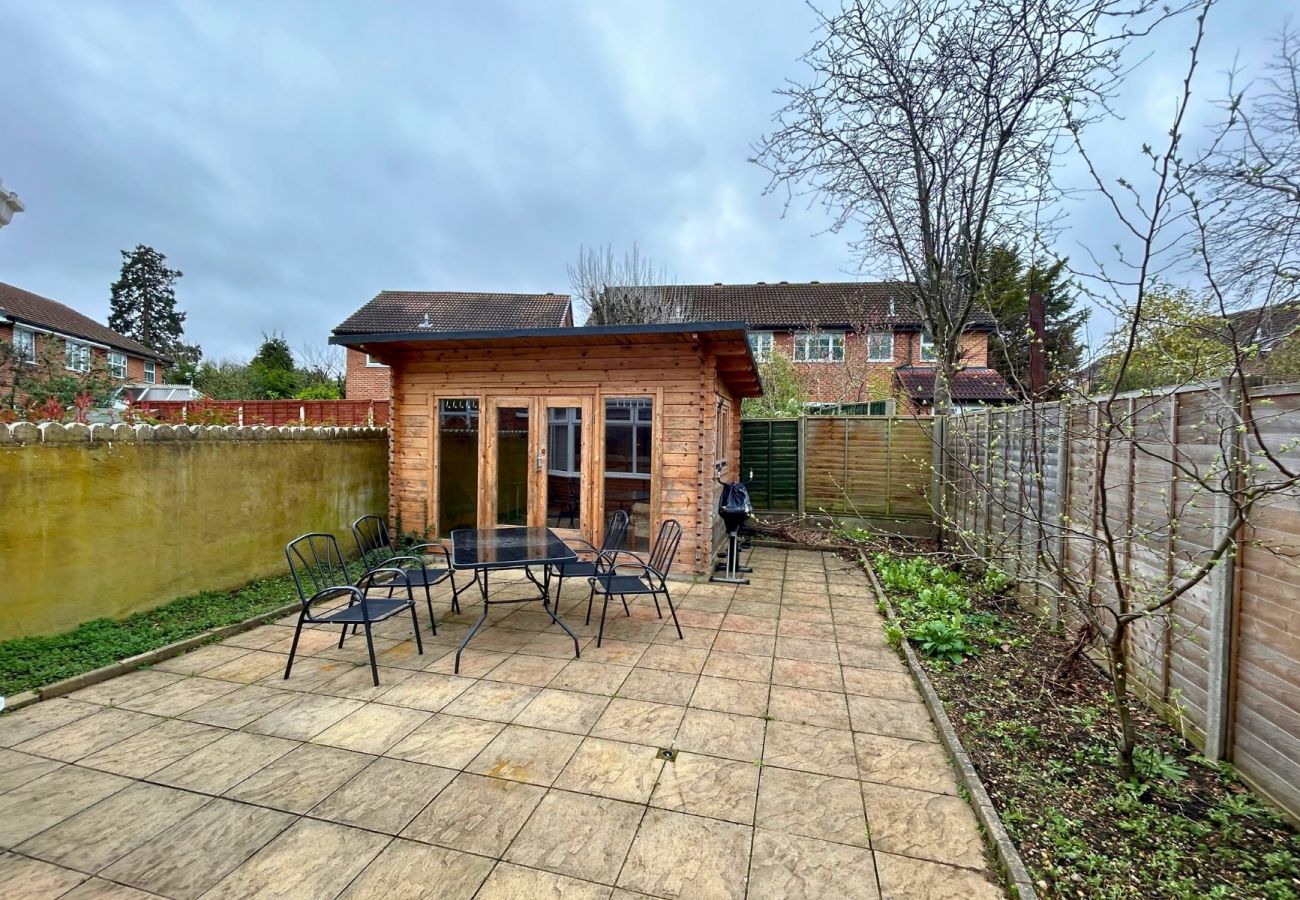 House in Addlestone - Addlestone Gorgeous Three Bedroom House 