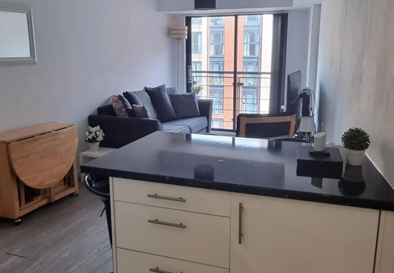 Apartment in Birmingham - Modern Two Bedroom Apartment, In The Heart Of Birmingham