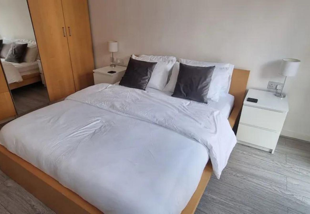 Apartment in Birmingham - Modern Two Bedroom Apartment, In The Heart Of Birmingham