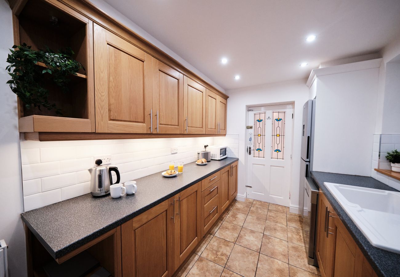 House in Birmingham - Spacious 3-Bedroom Home in the Heart of Birmingham