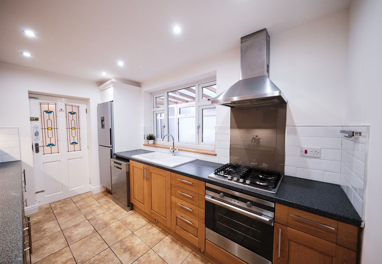 House in Birmingham - Spacious 3-Bedroom Home in the Heart of Birmingham