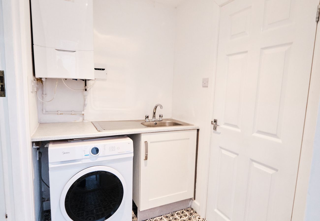 House in Birmingham - Spacious 3-Bedroom Home in the Heart of Birmingham