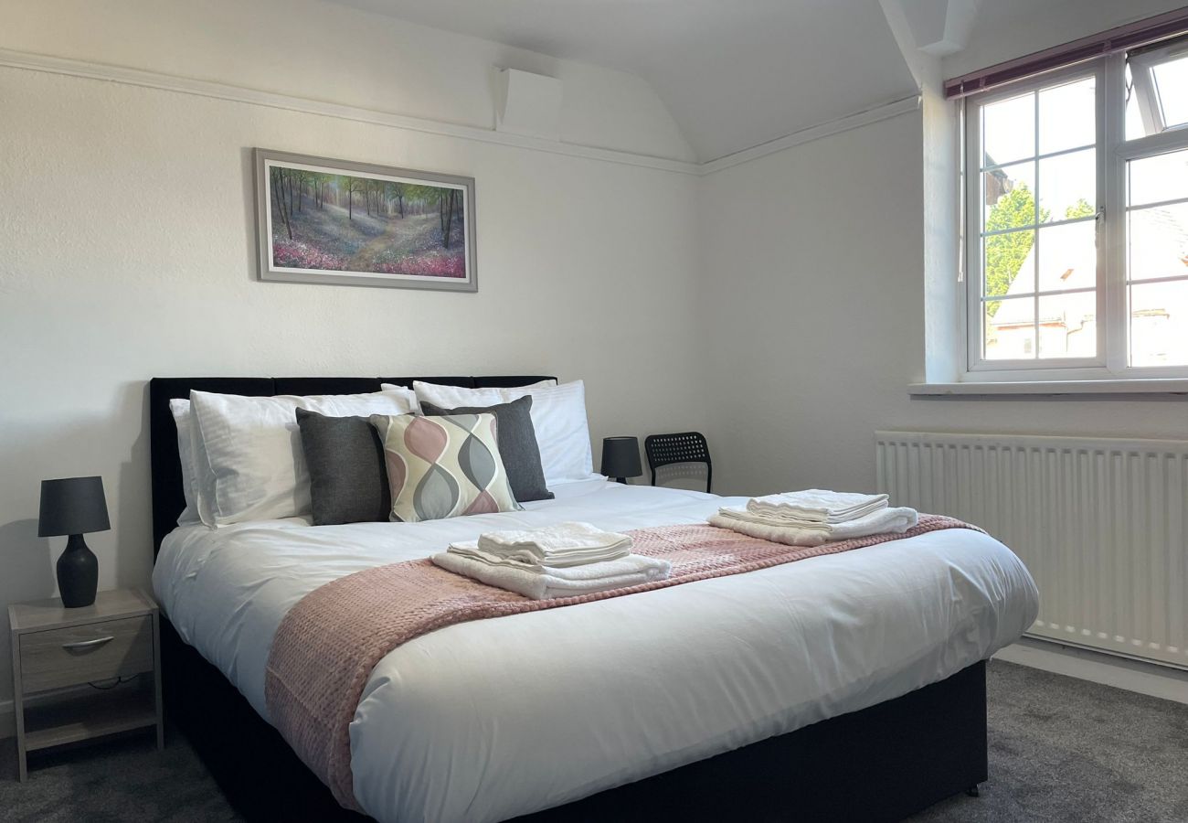 House in Birmingham - Spacious 7-Bedroom Home for Large Groups in Vibrant Birmingham