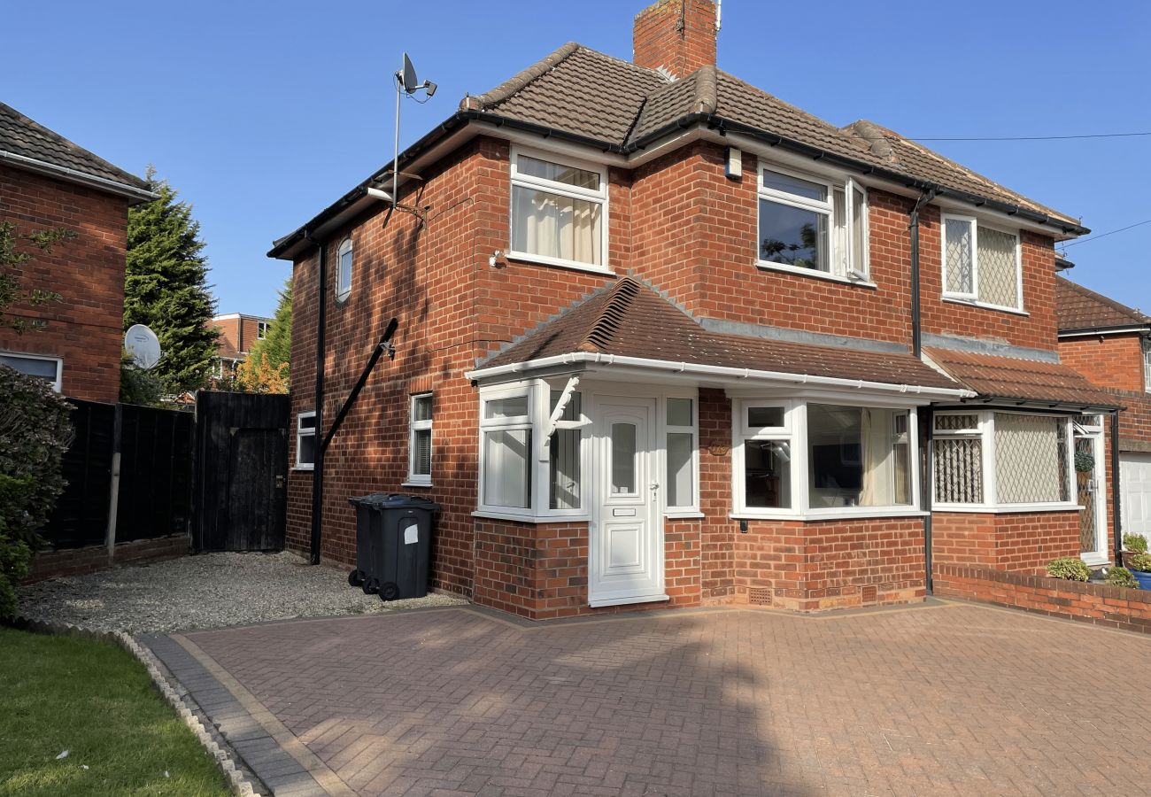 House in Birmingham - Charming 2-Bedroom House in the Heart of Birmingham