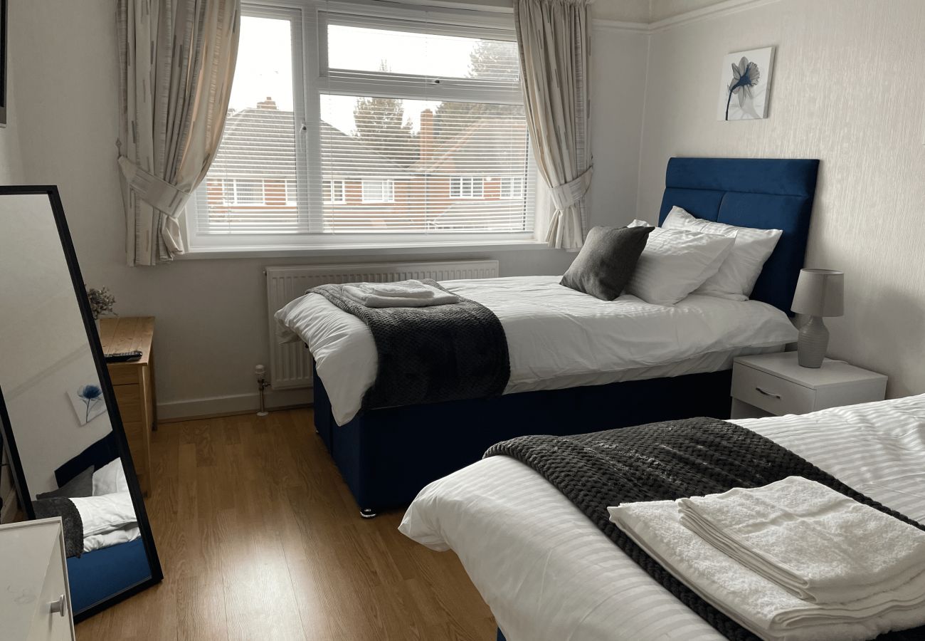 House in Birmingham - Charming 2-Bedroom House in the Heart of Birmingham