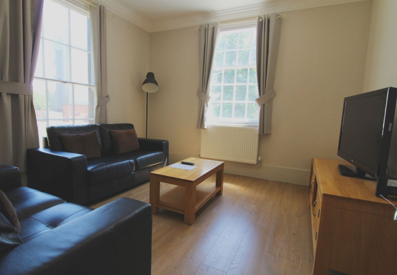 Apartment in Newbury - Newbury Spacious One Bedroom Apartment 