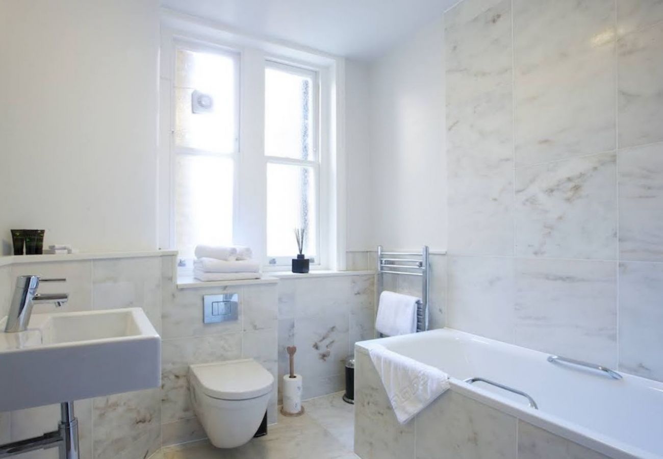 Apartment in London - Fitzrovia Spacious Stylish Two Bedroom Apartment