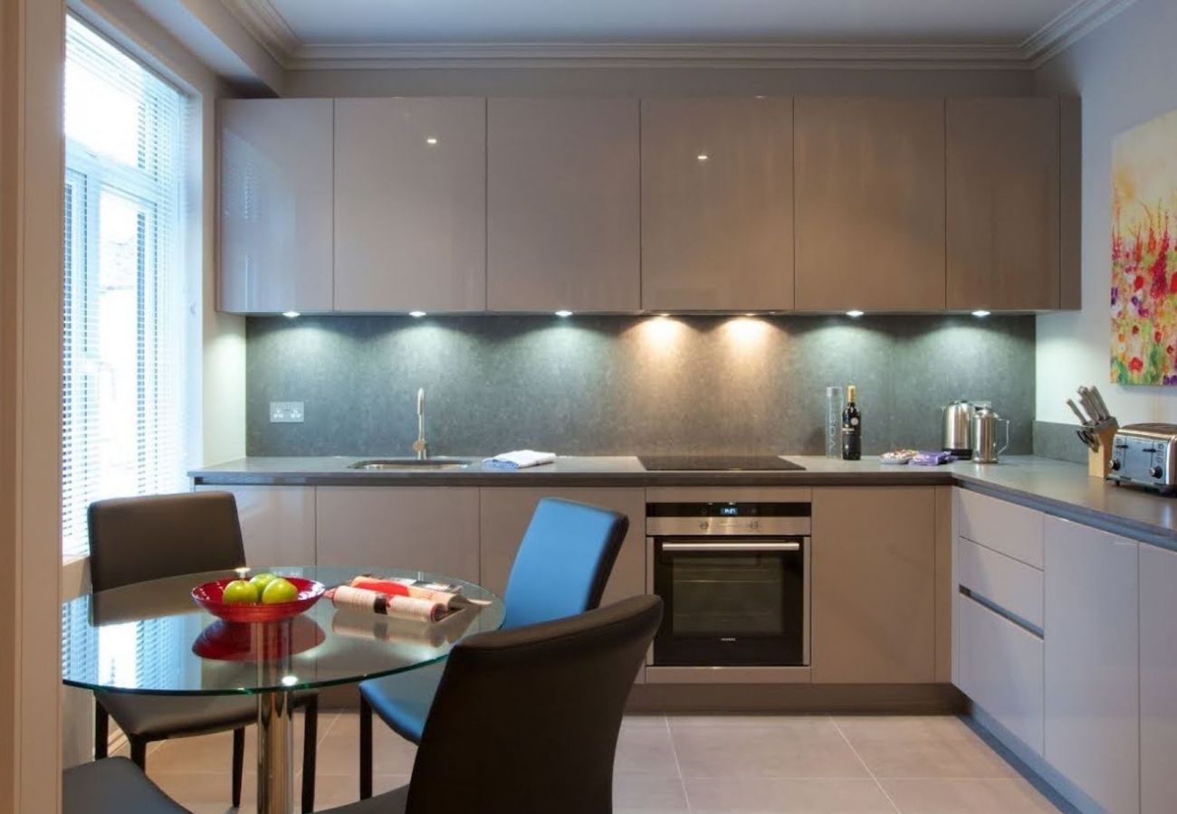 Apartment in London - Hammersmith Beautifully Presented Two Bedroom Flat