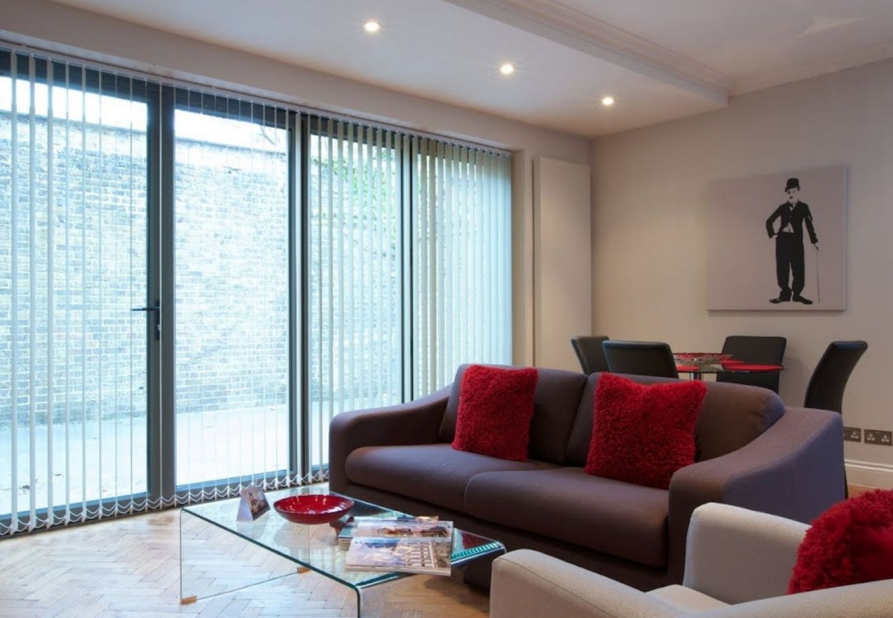 Apartment in London - Hammersmith Stunning Three Bedroom Apartment