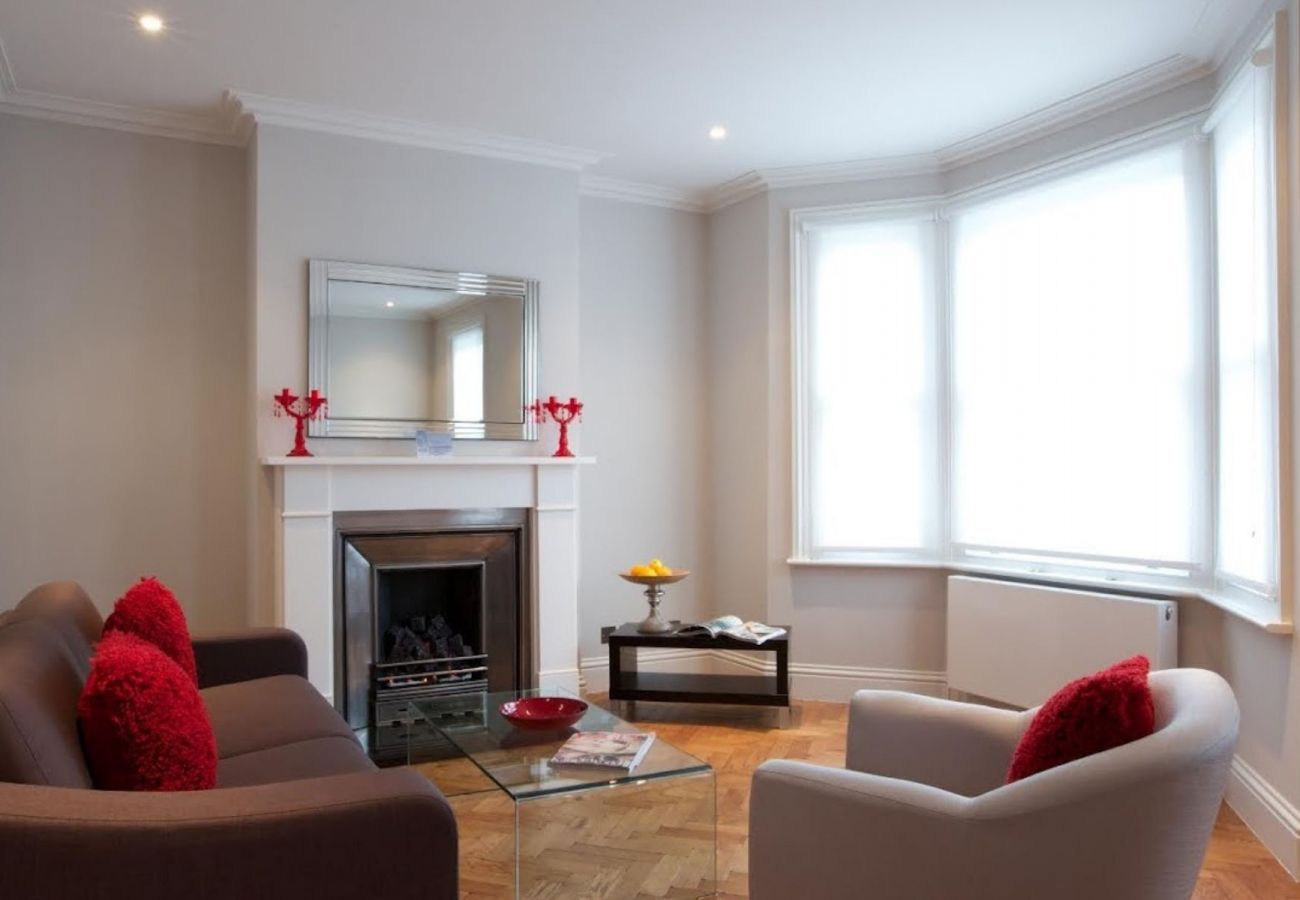 Apartment in London - Hammersmith Stunning Three Bedroom Apartment