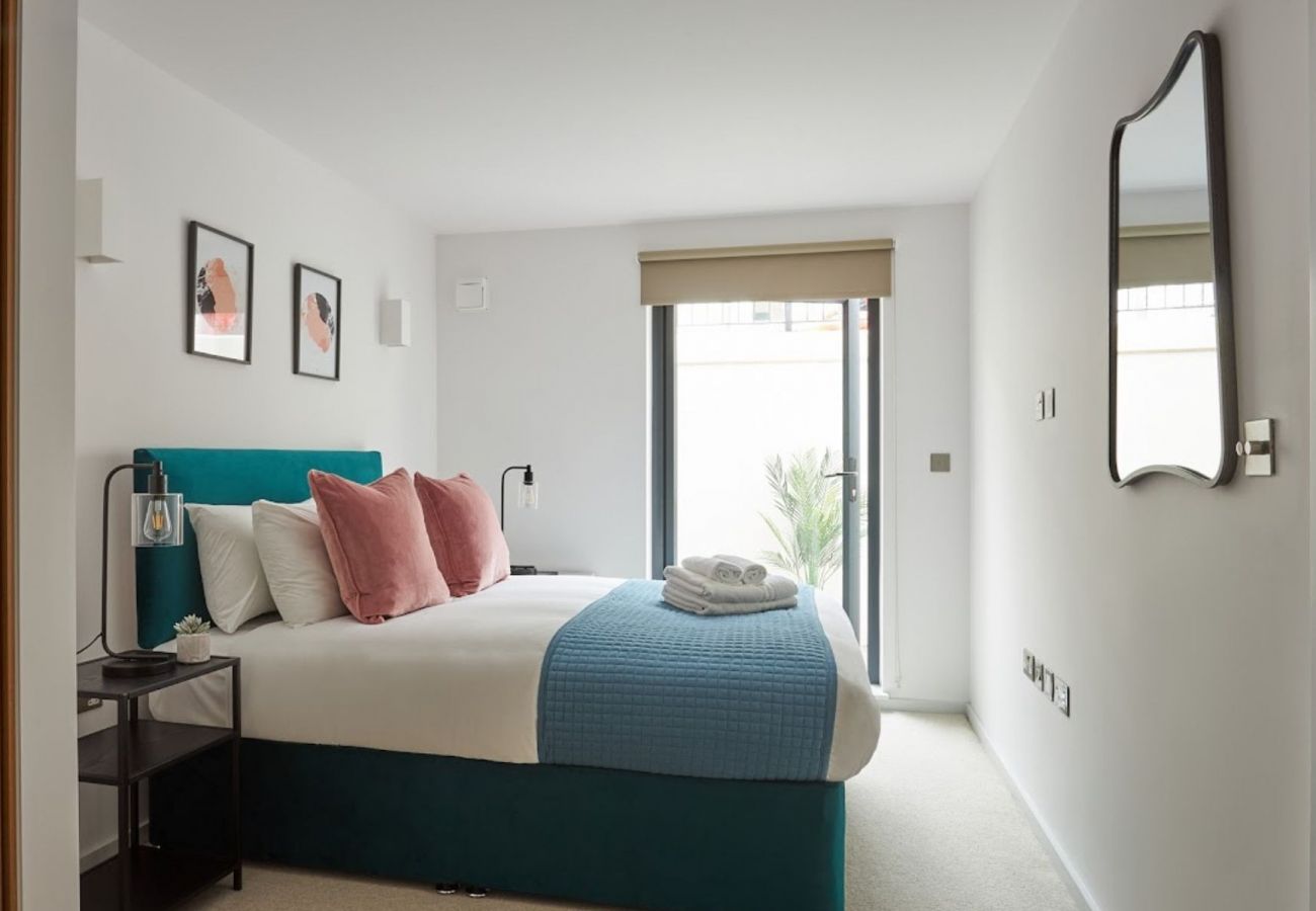 Apartment in London - Hammersmith Contemporary Two Bedroom Flat 