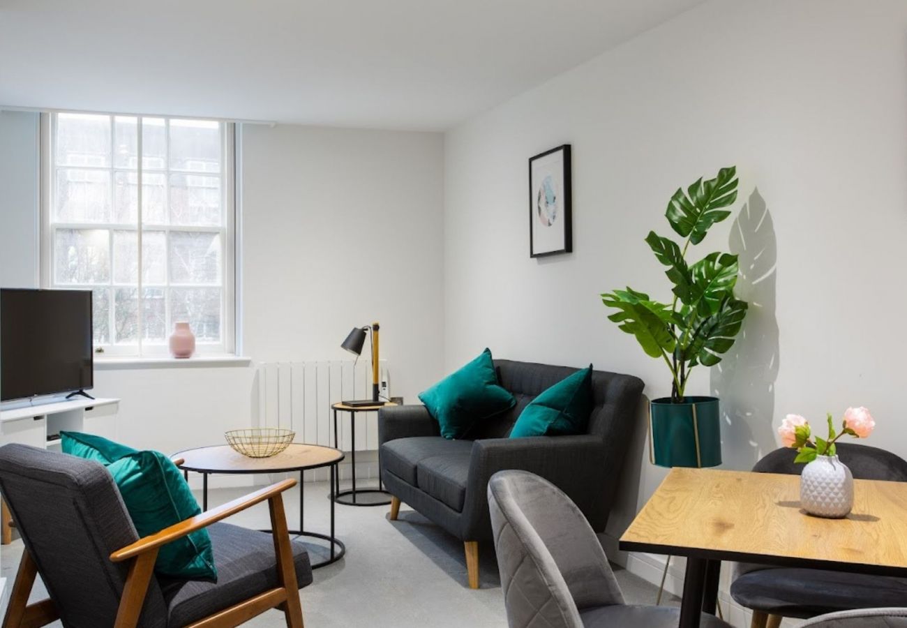 Studio in London - Queen's Park Stylish Studio Apartment 